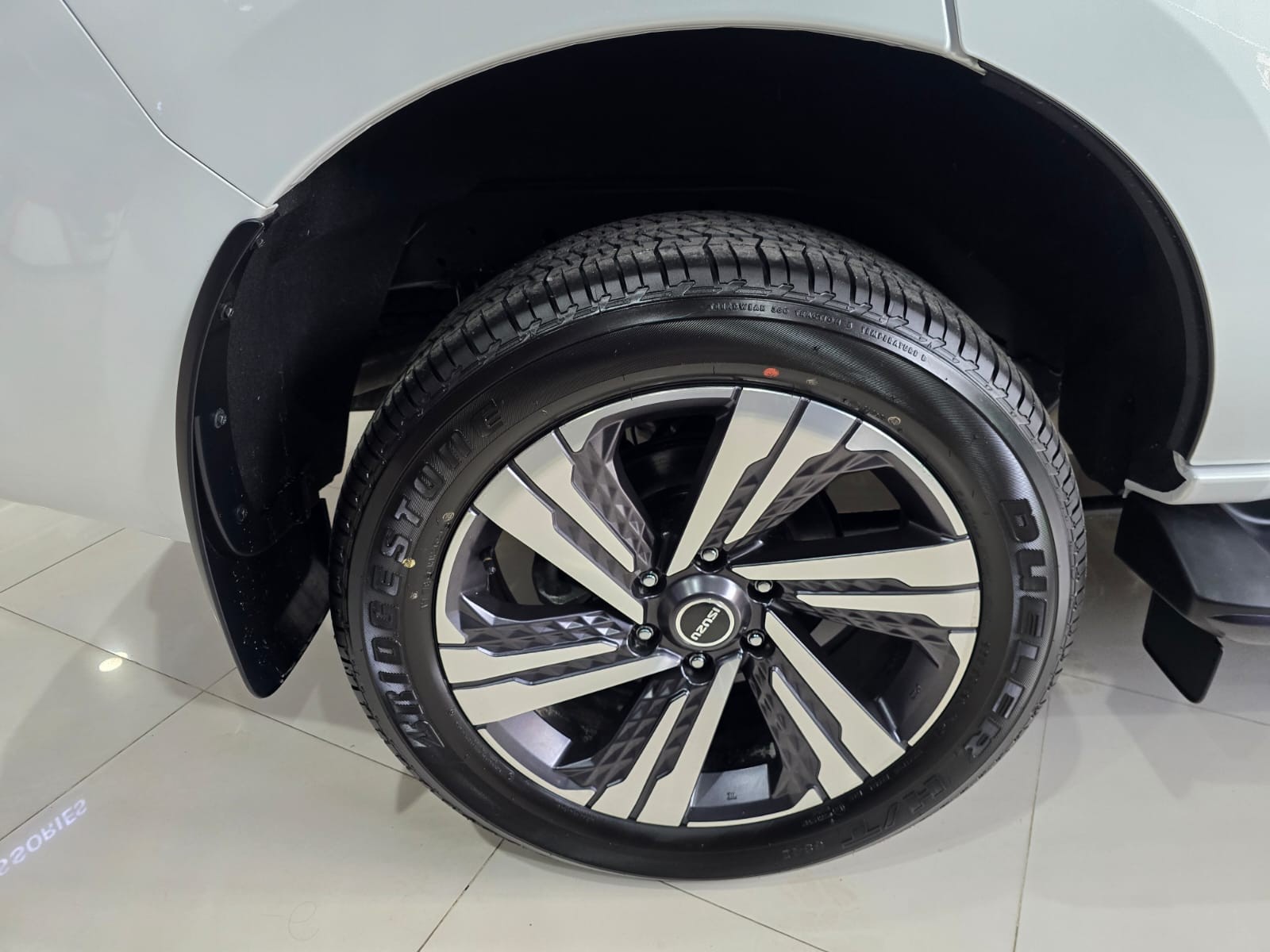 Used 1
                    ISUZU
                     for Sale Image