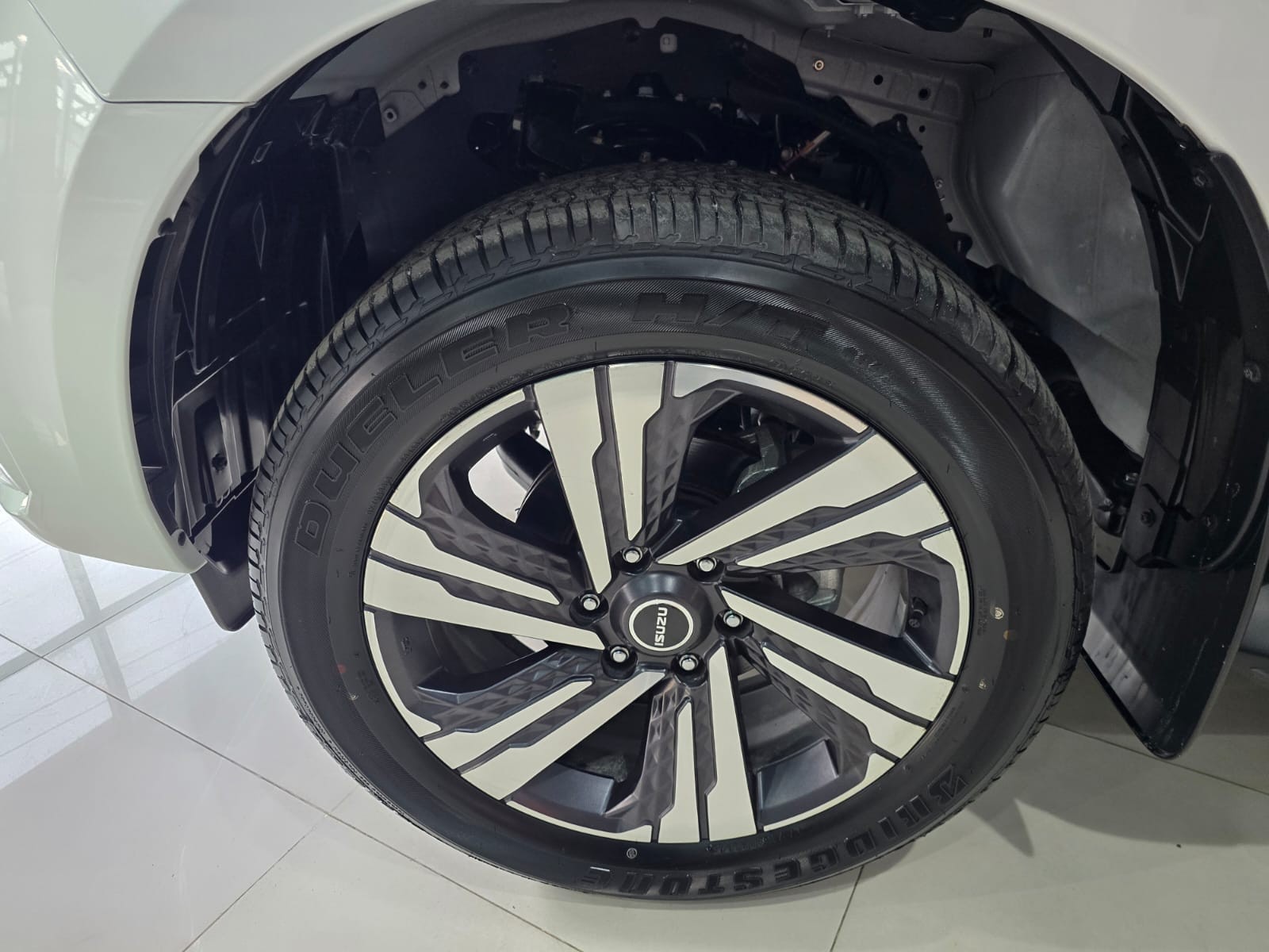 Used 1
                    ISUZU
                     for Sale Image