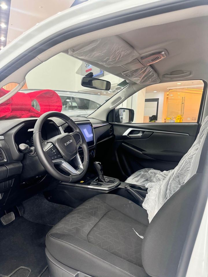 Used 1
                    ISUZU
                     for Sale Image