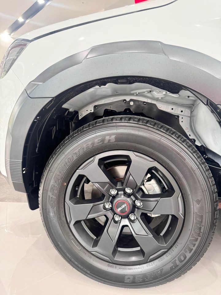 Used 1
                    ISUZU
                     for Sale Image