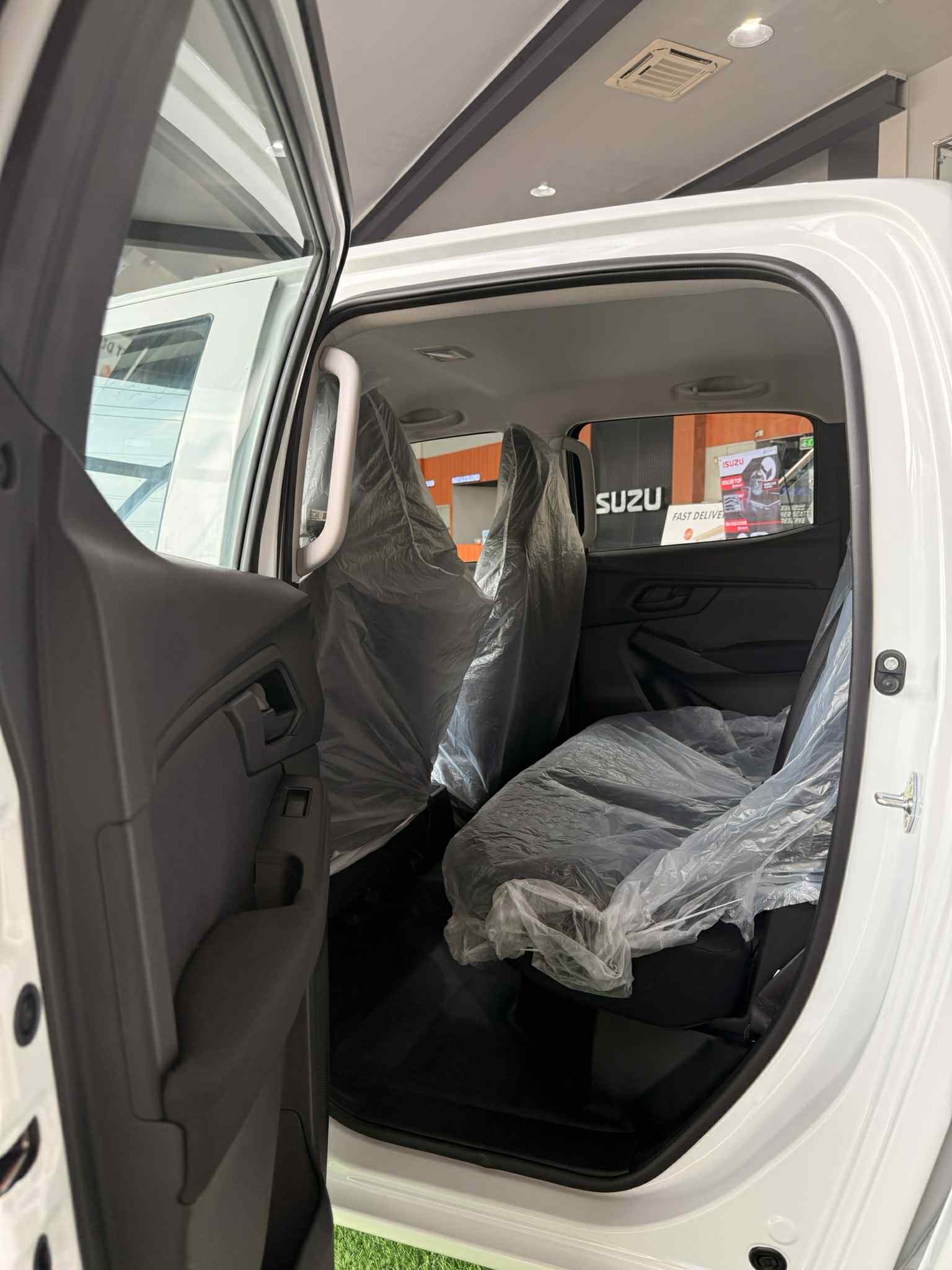 Used 1
                    ISUZU
                     for Sale Image
